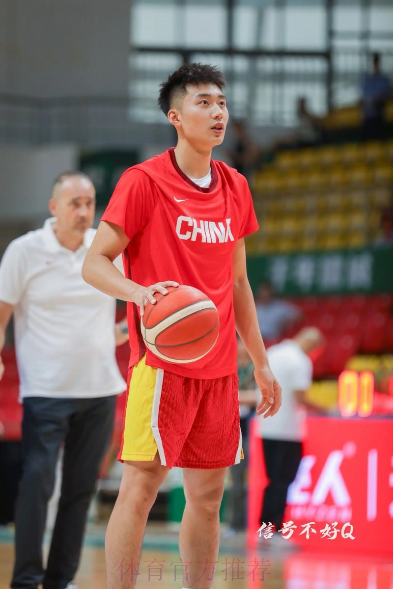 【新秀集锦】急停跳投，段睿骐20分8篮板5助攻3抢断 - 四川76-104广东